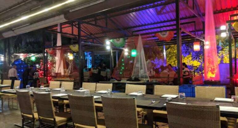 De Villa Garden Restro Lounge Pal Gam Surat De Villa Garden Restro Lounge Pal Gam Surat